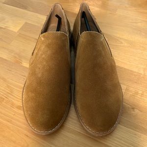 Hush Puppies Annalise Clever Camel Suede shoes. Size 6.5 New in box.